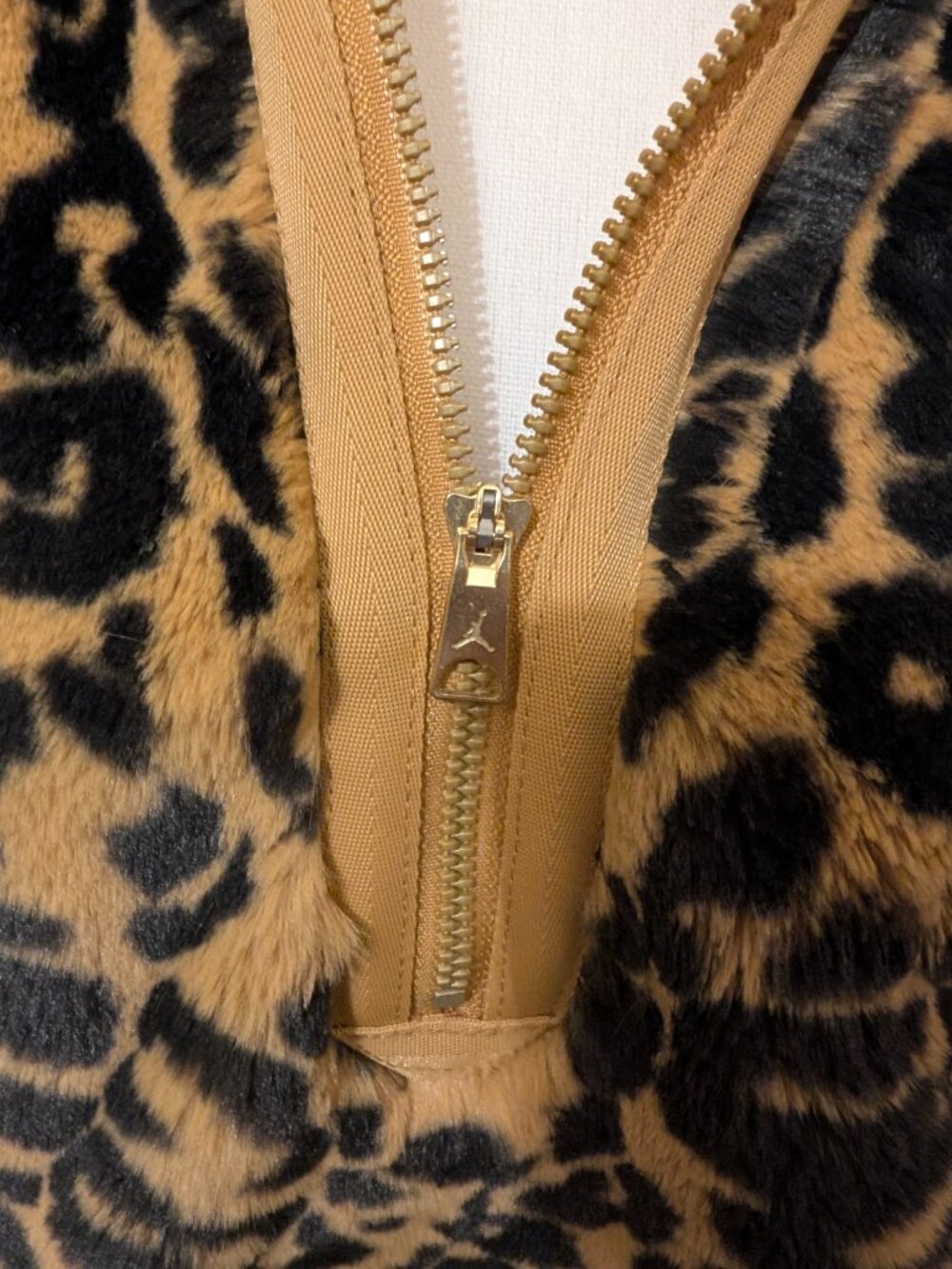 Nike Air Jordan LUXURY Women's 1/2 Zip Faux Jacket Standard Size Animal Print - Picture 8 of 9